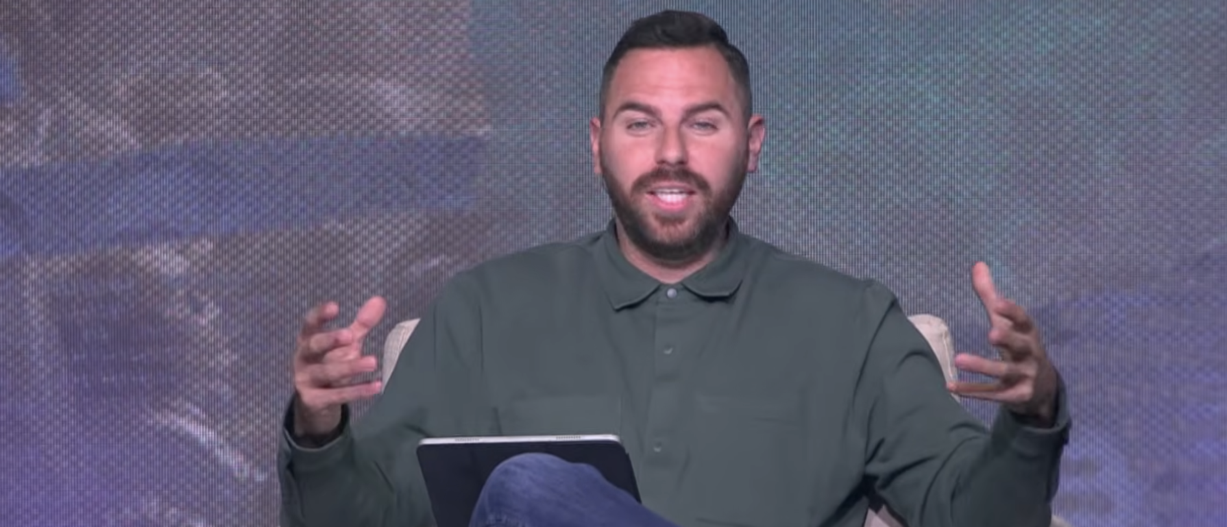 Trump-Backed Megachurch Pastor Ends Campaign After Texting Scandal With Former Pageant Queen
